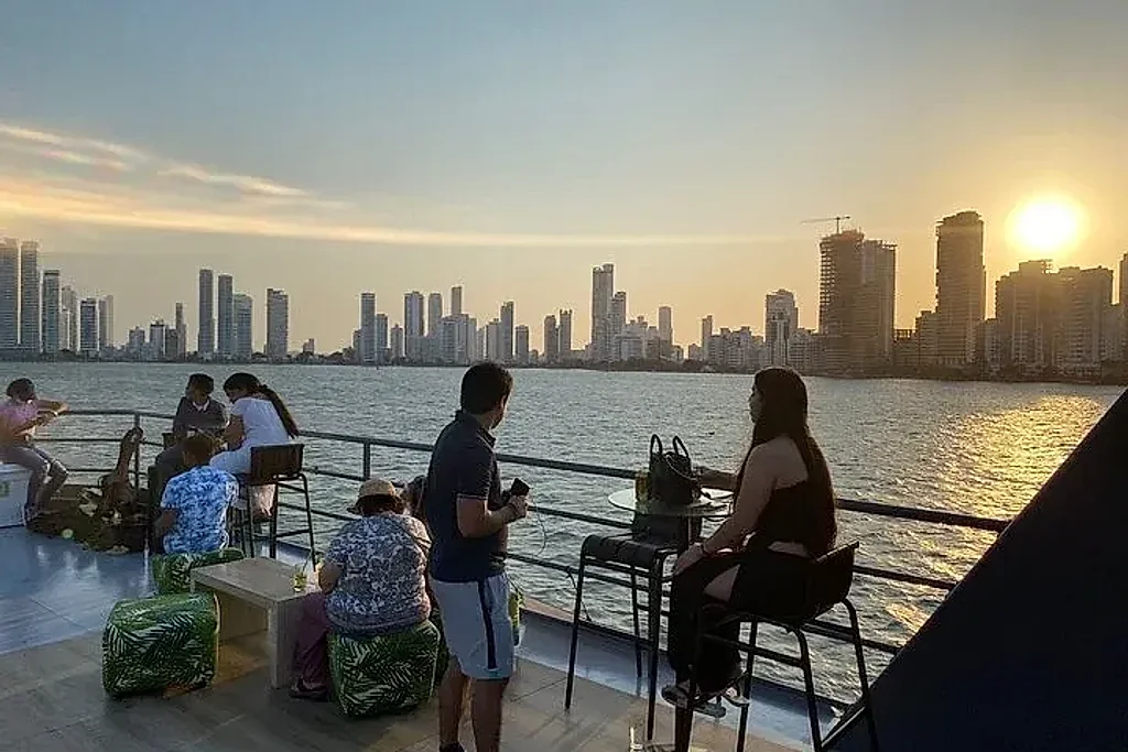Barra libre y música en vivo sobre la bahía