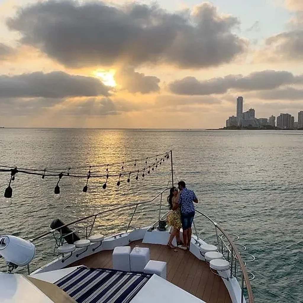 Barra libre con cuba libre sobre la bahía