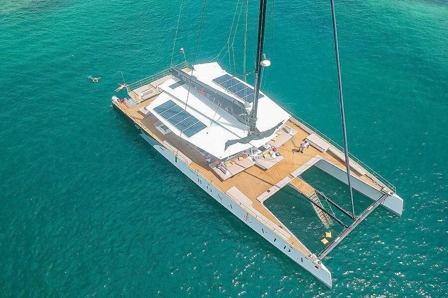 Snorkel included to discover the reefs