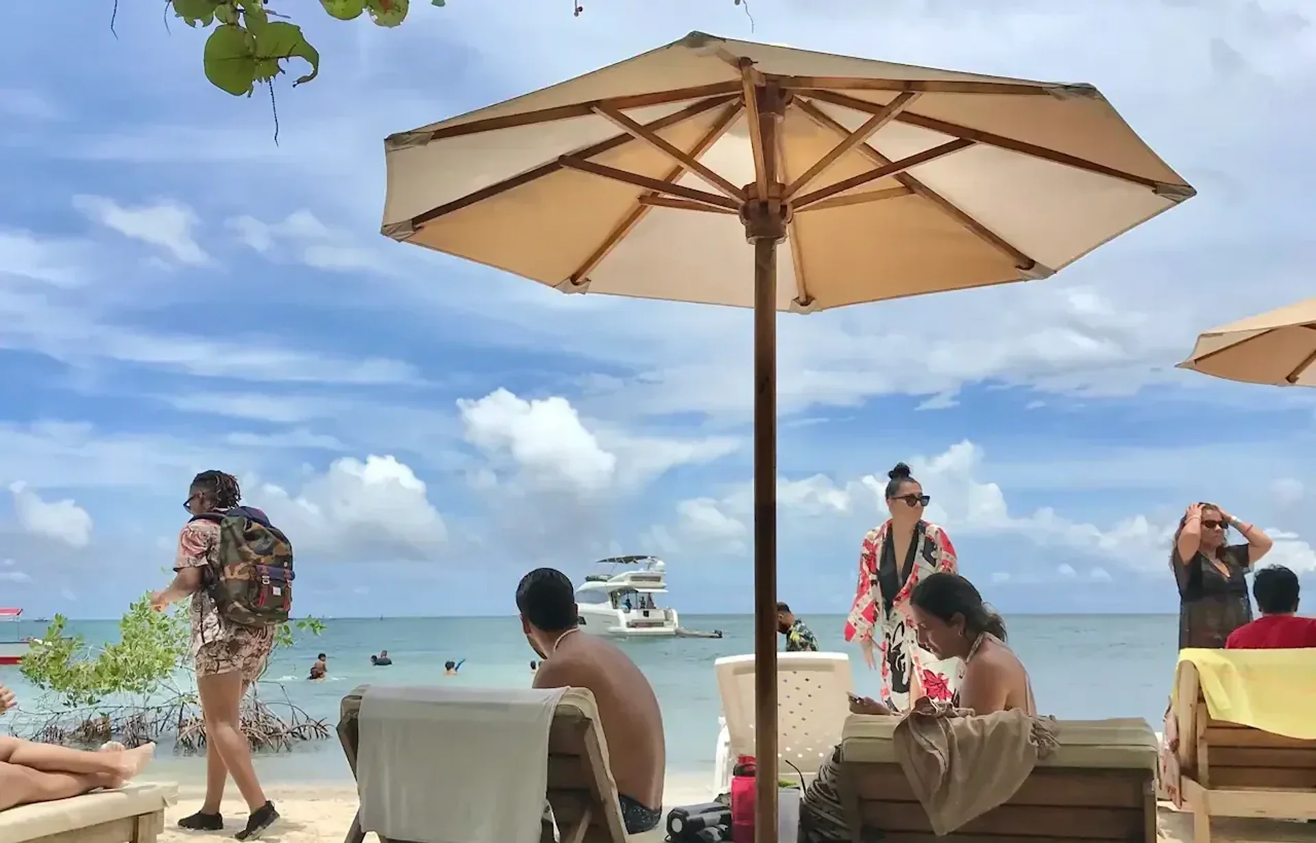 Cocotera Bar Experience: Cócteles, cervezas y almuerzo completo en Playa Cocotera Beach