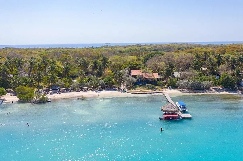 Jugo natural y playa relajada te esperan