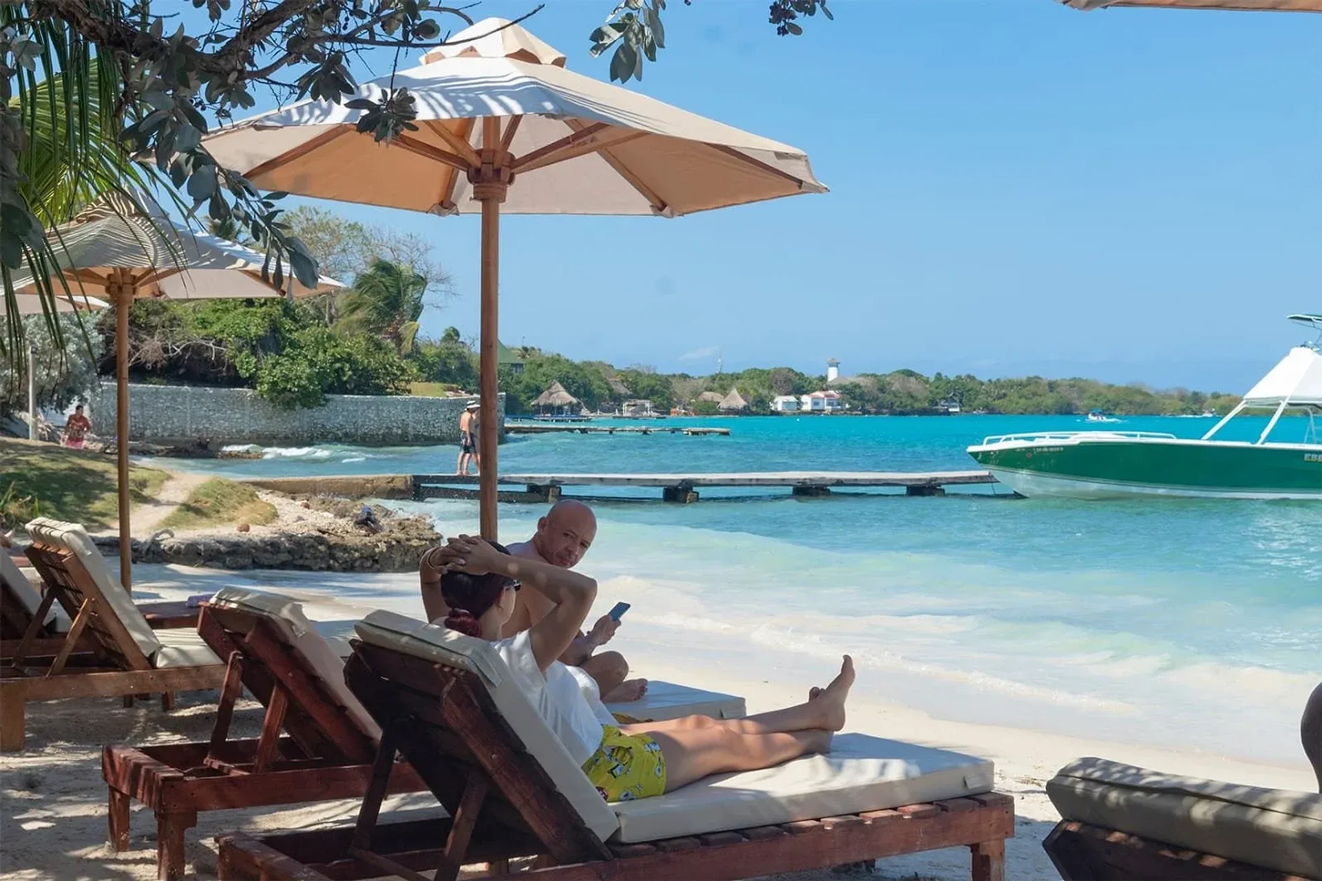 Cocotera: Día de playa relajado con almuerzo y facilidades completas