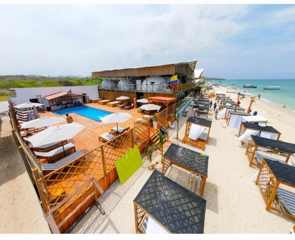 Zumo de bienvenida y playa de Barú