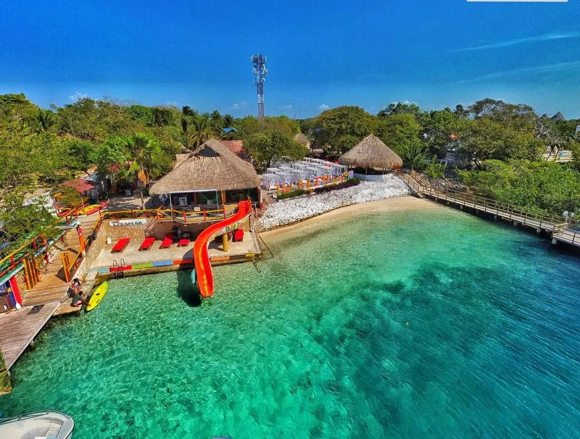 Lizamar: Piscinas, tobogán al mar y tour panorámico por las Islas del Rosario.