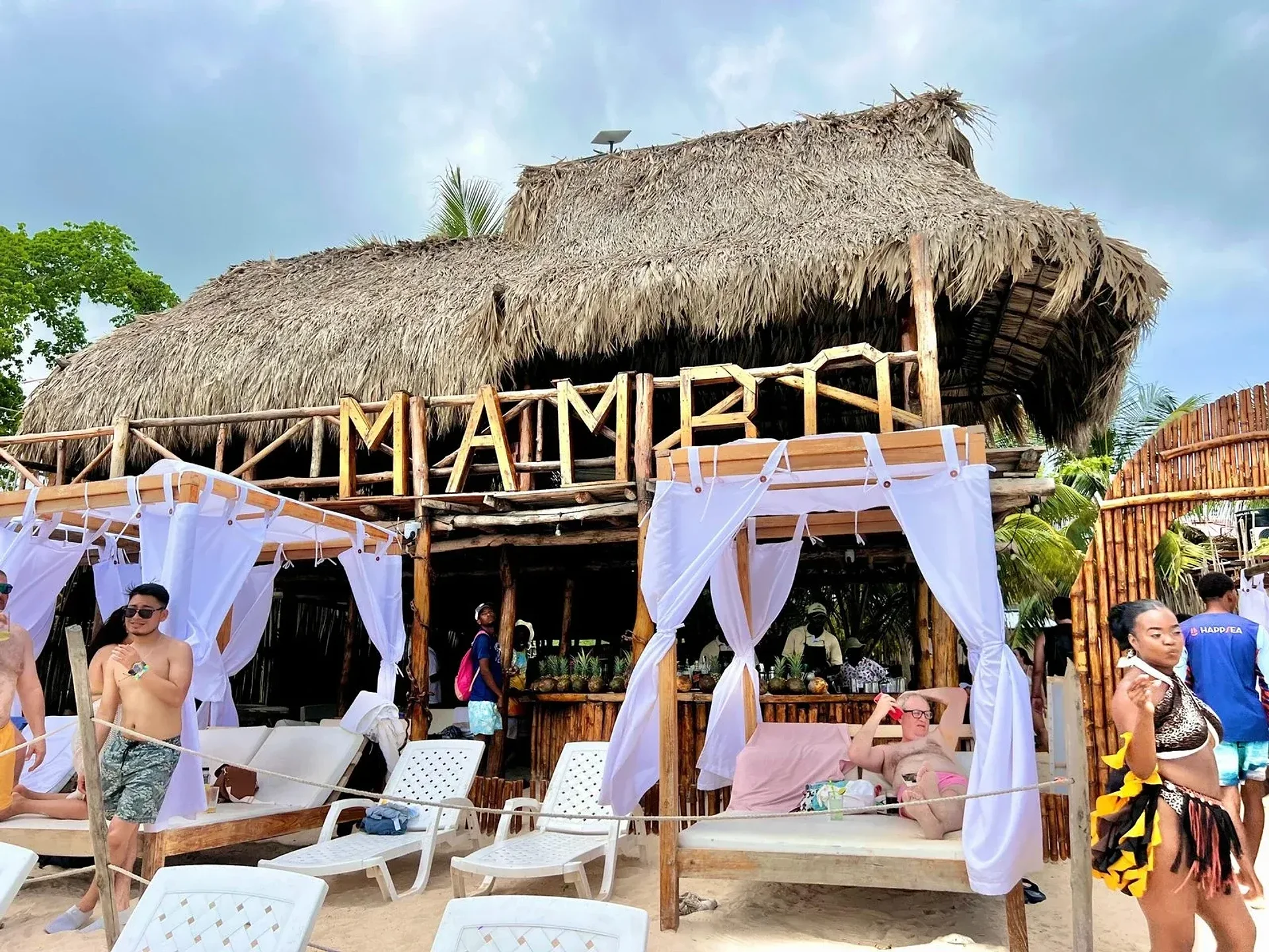 Mambo Beach: Transport, a welcome drink and lunch for a worry-free day on Barú Island