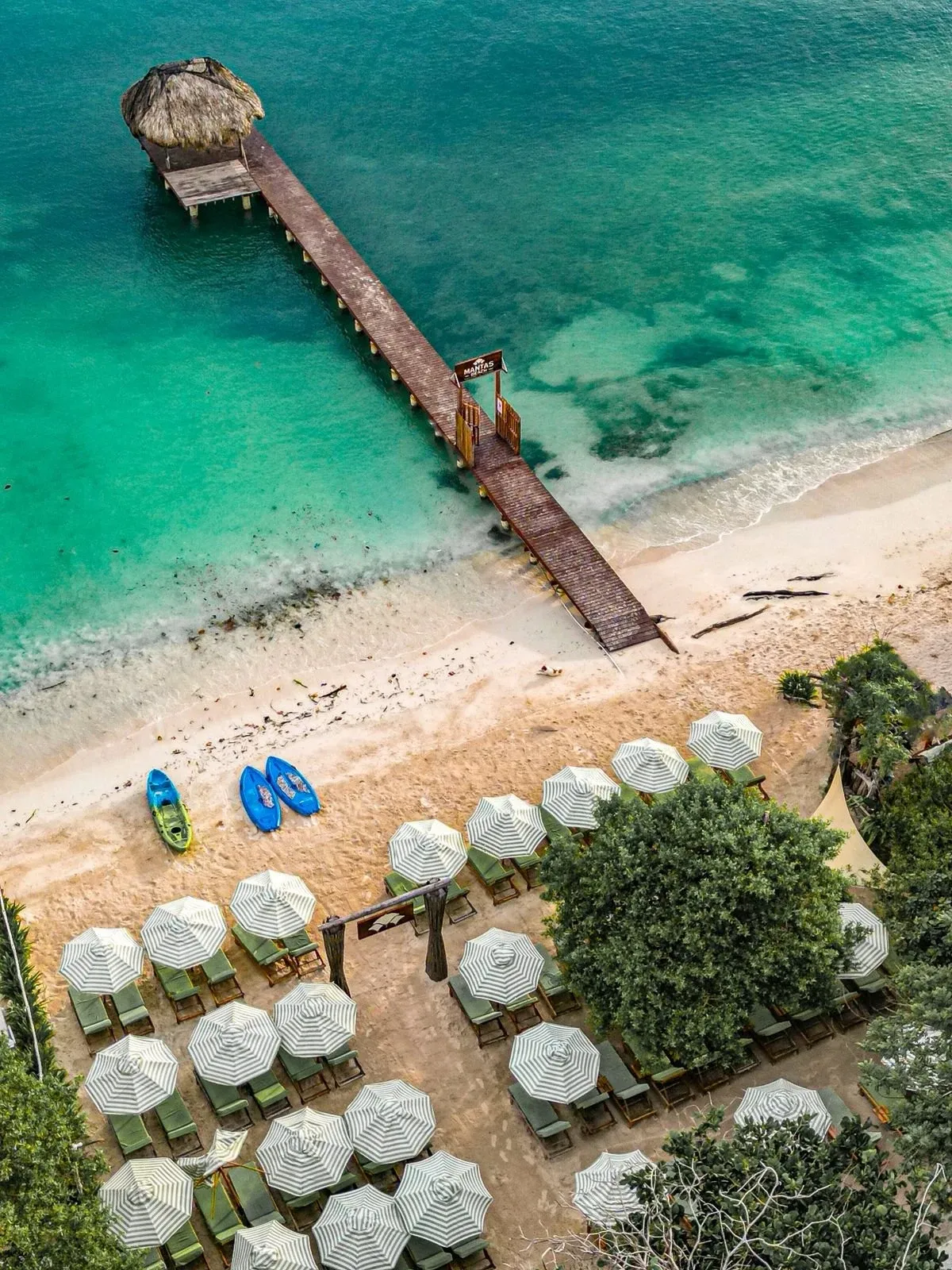 Muelle privado y restaurante con vistas