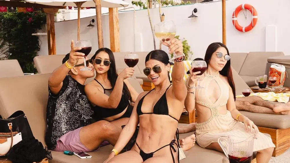 Nueve opciones de menú gourmet con DJ